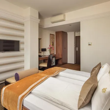 Grand Glorius Hotel Makó