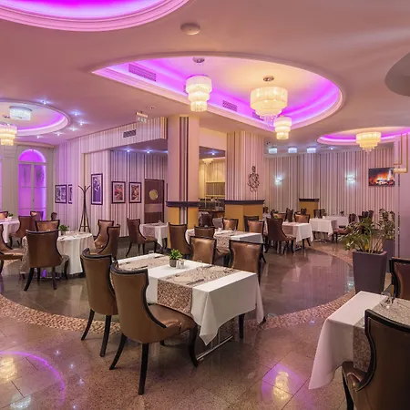 Hotel Grand Glorius Makó