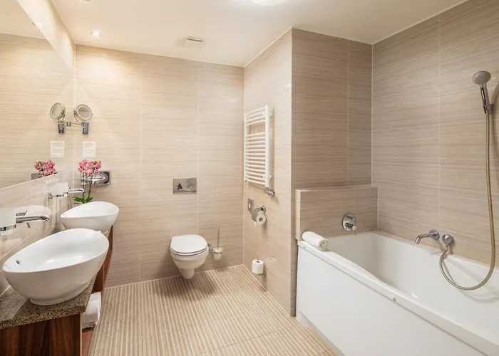 Grand Glorius 4* Makó