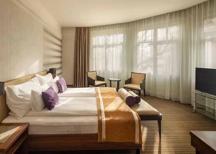 Grand Glorius 4* Makó